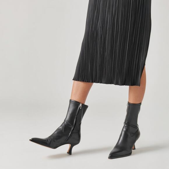 Dolce Vita Arya Ankle Boots Black Leather Size 10 Pointed Toe Low Heel - Picture 2 of 14